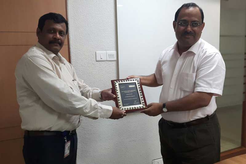 Best-Distributor-Southern-India-trophy-to-Redington